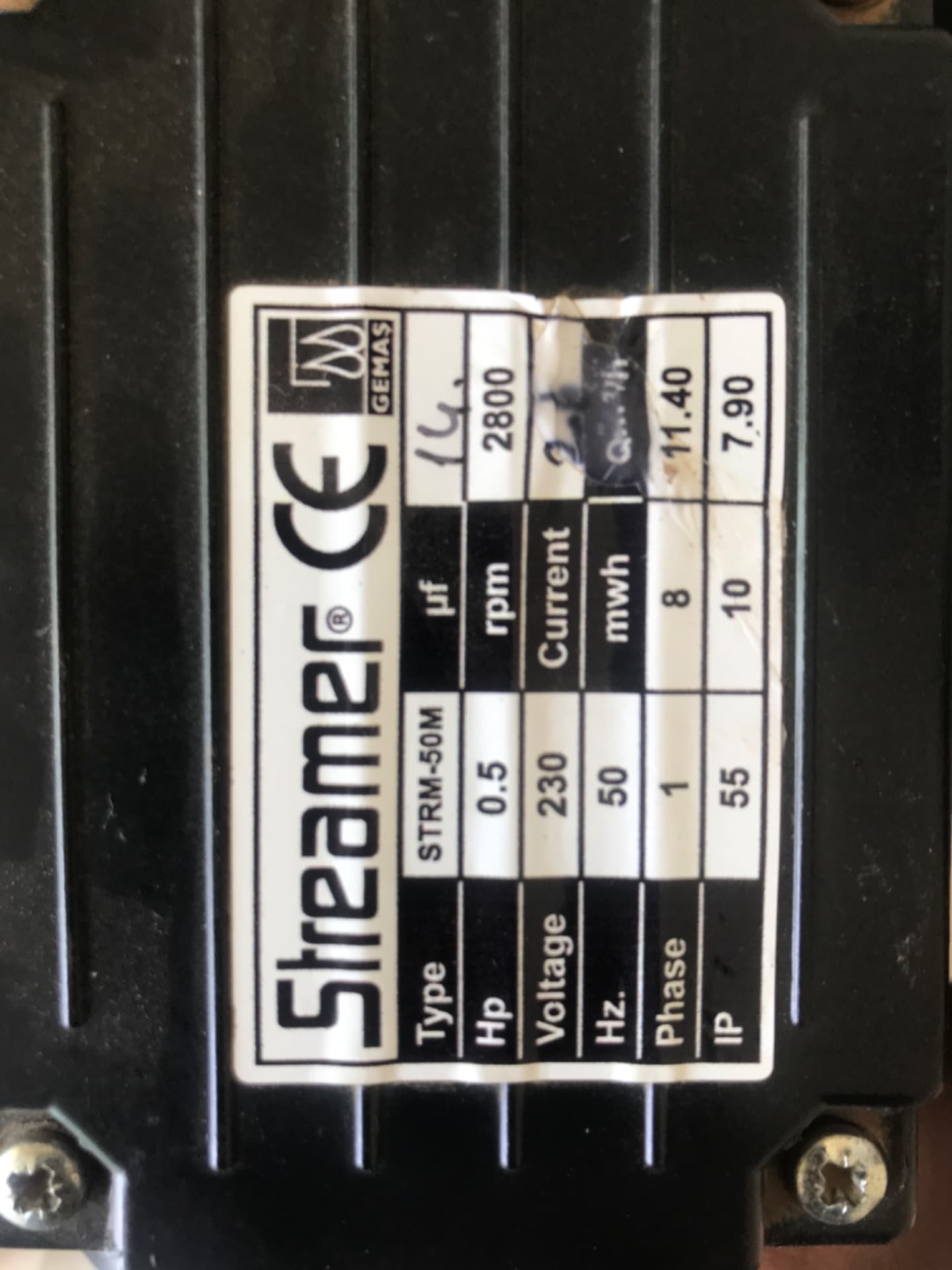 Swimming pool water pump